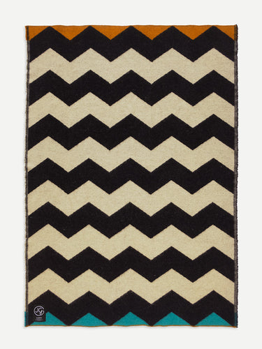 ZIGZAG BLANKET IN BLACK
